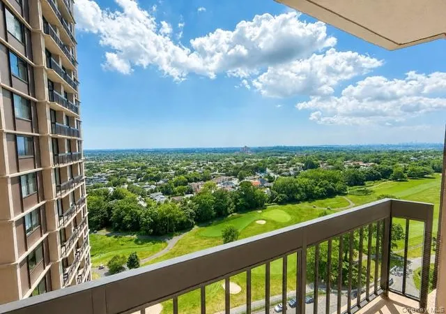 Listing Photo 2 - Condo for sale in building located at 27010 Grand Central, New York, NY 11550 - Unit #22R