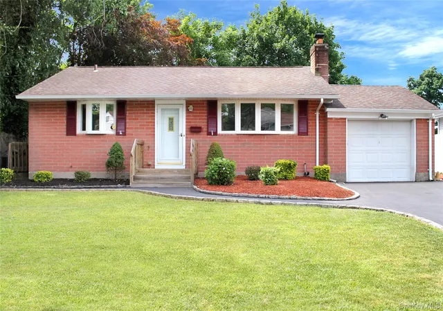 12th image of 6 Lancaster Pl, Huntington Station, NY 11746 | MLS# 1020081