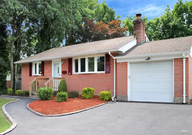 2nd image of 6 Lancaster Pl, Huntington Station, NY 11746 | MLS# 1020081