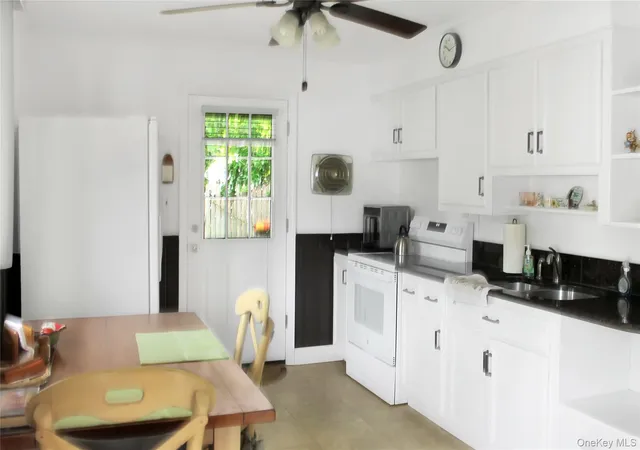 5th image of 6 Lancaster Pl, Huntington Station, NY 11746 | MLS# 1020081