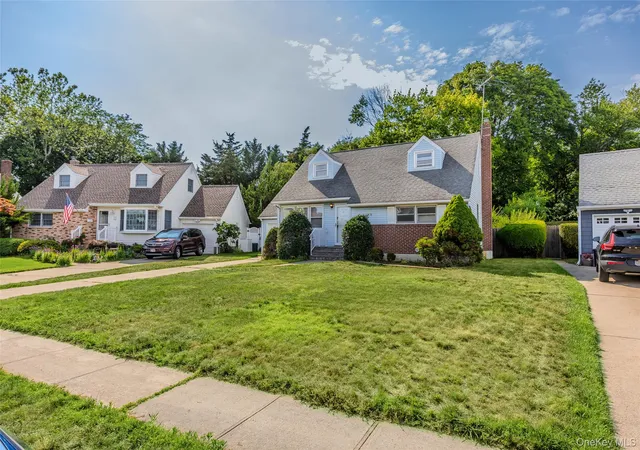 Homes for sale in Oyster Bay, NY | 21 Morris Rd, Oyster Bay, NY 11714 | MLS# 1020082