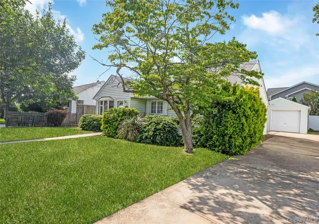 3rd image of 6 Island St, Oyster Bay, NY 11803 | MLS# 1020084