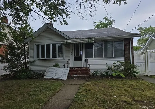 2nd image of 1844 Browning St, Hempstead, NY 11510 | MLS# 1020115