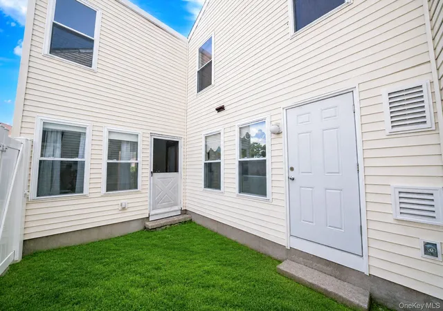 5th image of 180 Lowndes Ave #D, Huntington Station, NY 11746 | MLS# 1020119