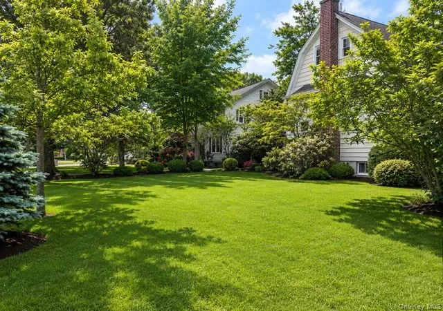 21st image of 1 S Lakeview Ave, Islip, NY 11718 | MLS# 1020121