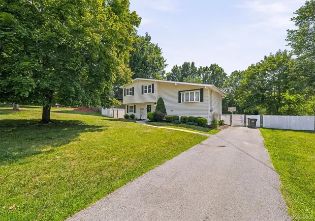 3rd image of 7 Elmwood Dr, Goshen, NY 10924 | MLS# 1020127