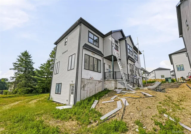 Photo 2 of Sale Pending at 3 Hemlock Ct, Chester Town, NY 10918 | MLS# 1020128 | Listing updated on 2026-09-16