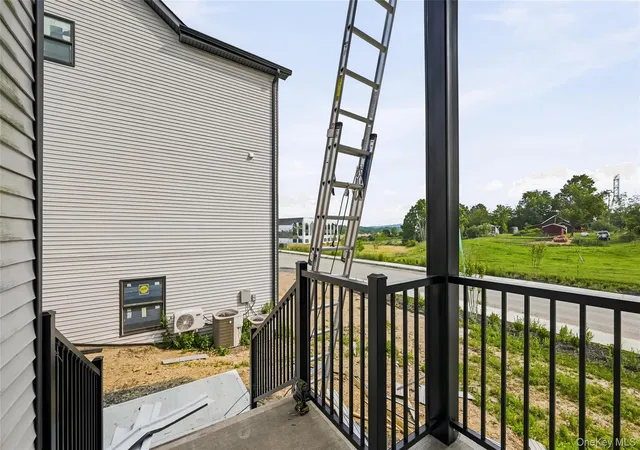 Photo 4 of Sale Pending at 3 Hemlock Ct, Chester Town, NY 10918 | MLS# 1020128 | Listing updated on 2026-09-16
