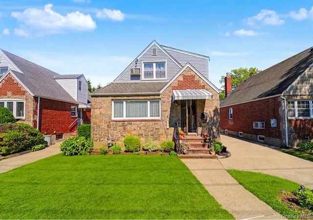 3rd image of 16 Elton Rd, Garden City, NY 11530 | MLS# 1020154