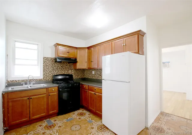 Listing Photo 5 - Condo for sale in building located at 9020 178th St, New York, NY 11432