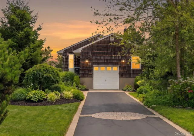32nd image of 272 Grand Central Ave, Babylon, NY 11701 | MLS# 1020158