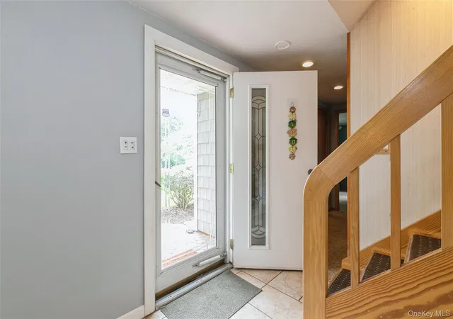 Photo 4 of Sale Pending at 28 Campus Ln, Brookhaven, NY 11779 | MLS# 1020178 | Listing updated on 2026-08-04