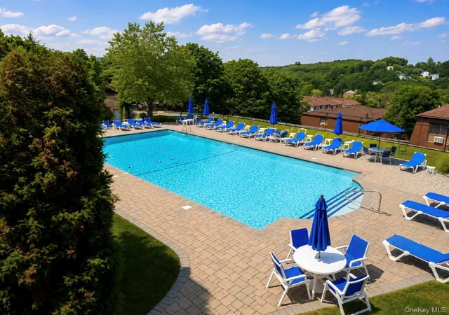 Listing Photo 2 - Condo for sale in building located at 376 Richard Ct, Haverstraw, NY 10970 - Unit #
