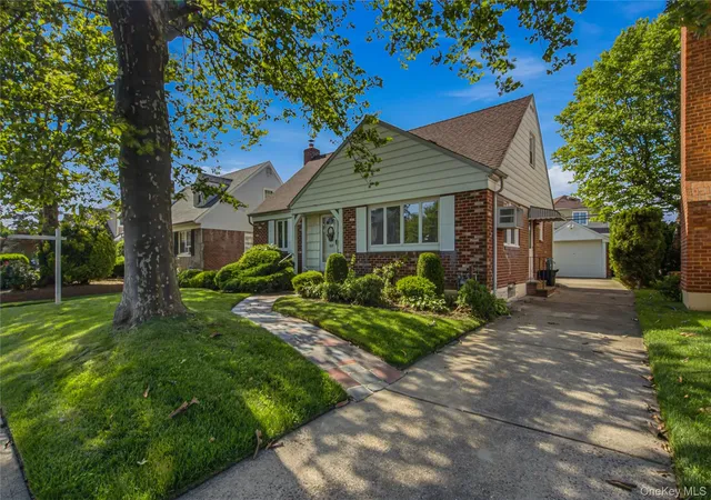 Homes for sale in North Hempstead, NY | 163 Laurel Dr, North Hempstead, NY 11040 | MLS# 1020220