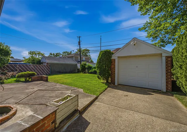 Homes for sale in North Hempstead, NY | 163 Laurel Dr, North Hempstead, NY 11040 | MLS# 1020220
