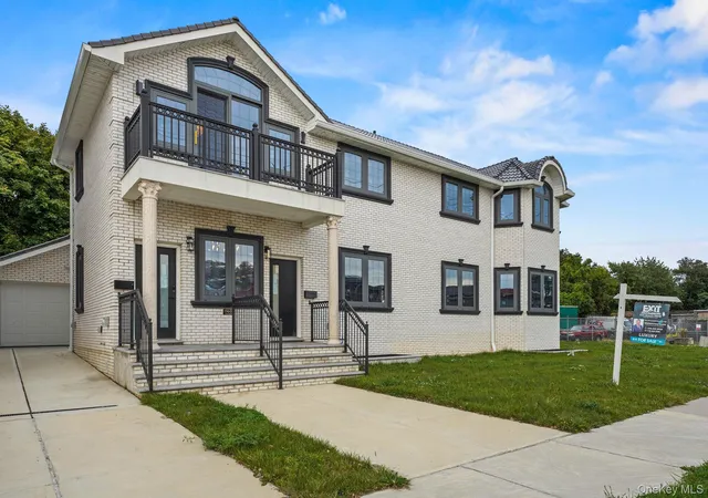 Listing Photo 2 - Condo for sale in building located at 15033 Hawtree St, New York, NY 11417