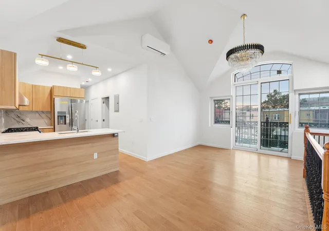 Listing Photo 3 - Condo for sale in building located at 15033 Hawtree St, New York, NY 11417