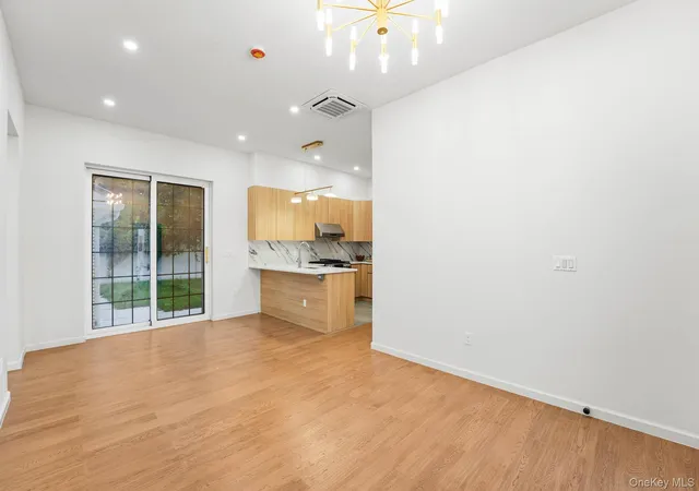 Listing Photo 4 - Condo for sale in building located at 15033 Hawtree St, New York, NY 11417