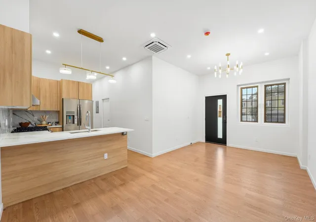 Listing Photo 5 - Condo for sale in building located at 15033 Hawtree St, New York, NY 11417