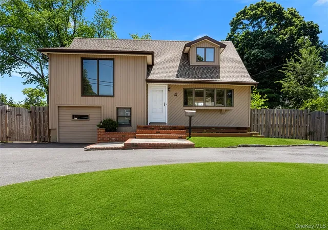 Photo 2 of Sale Pending at 4 Sibley Pl, Huntington, NY 11746 | MLS# 1020226 | Listing updated on 2026-09-19