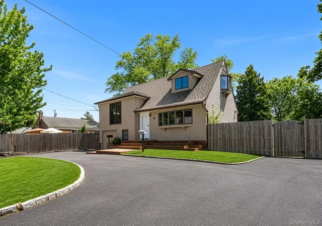3rd image of 4 Sibley Pl, Huntington, NY 11746 | MLS# 1020226