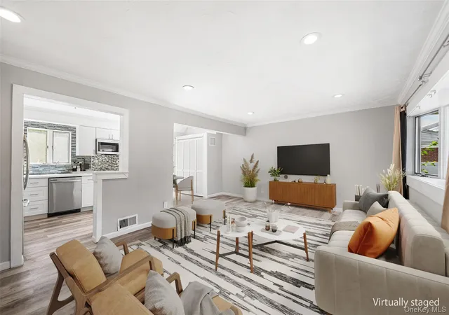 4th image of 4 Sibley Pl, Huntington, NY 11746 | MLS# 1020226