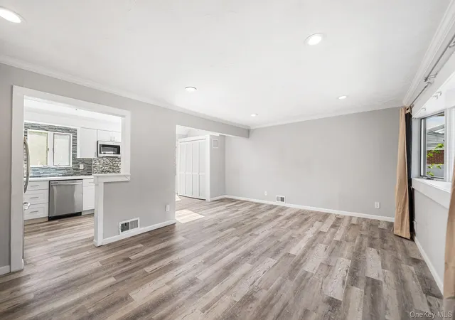 5th image of 4 Sibley Pl, Huntington, NY 11746 | MLS# 1020226