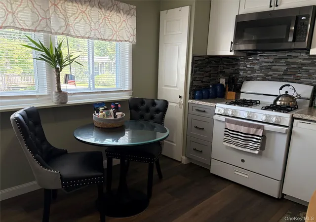 Photo 3 of Manufactured home for sale at 525/158 Riverleigh Ave, Riverhead, NY 11901 | MLS# 1020237 | Listing updated on 2026-09-01