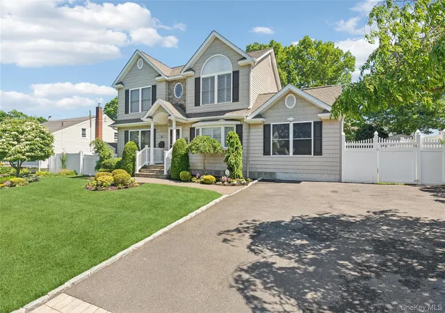 37th image of 11 Barbara Rd, Ronkonkoma, NY 11779 | MLS# 1020243