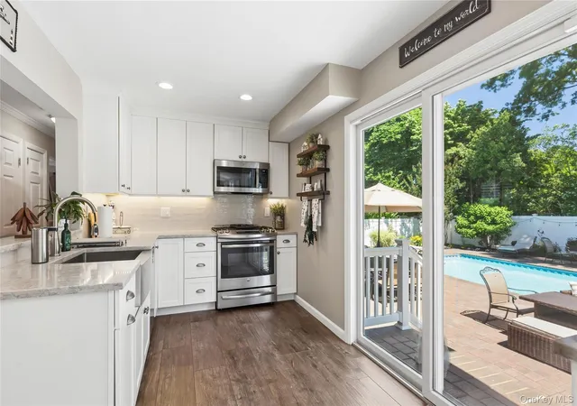 4th image of 11 Barbara Rd, Ronkonkoma, NY 11779 | MLS# 1020243