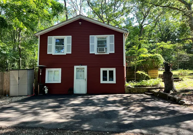 Photo 3 of Sale Pending at 11 Primrose Path, Manorville, NY 11949 | MLS# 1020249 | Listing updated on 2026-09-17