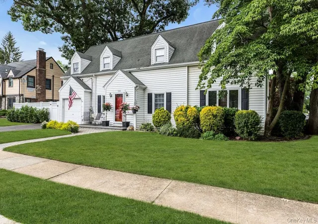 Photo 3 of Single family home for sale at 128 Stuart St, Hempstead, NY 11563 | MLS# 1020259 | Listing updated on 2026-10-04