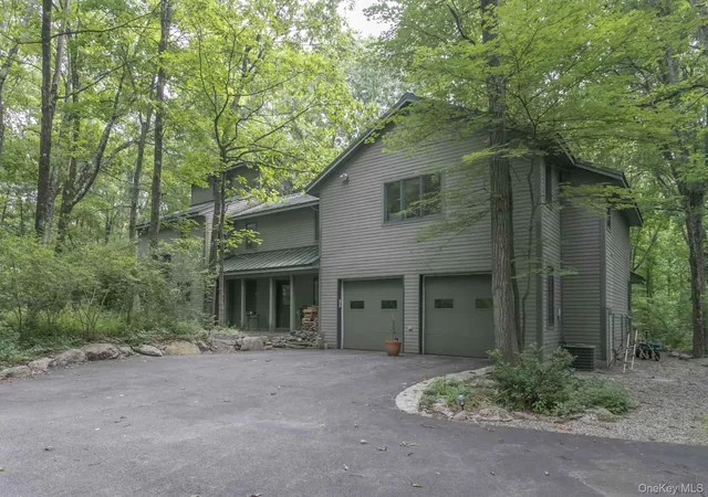 Homes for sale in Warwick (town), NY | 15 Cox Dr, Warwick (town), NY 10990 | MLS# 1020274