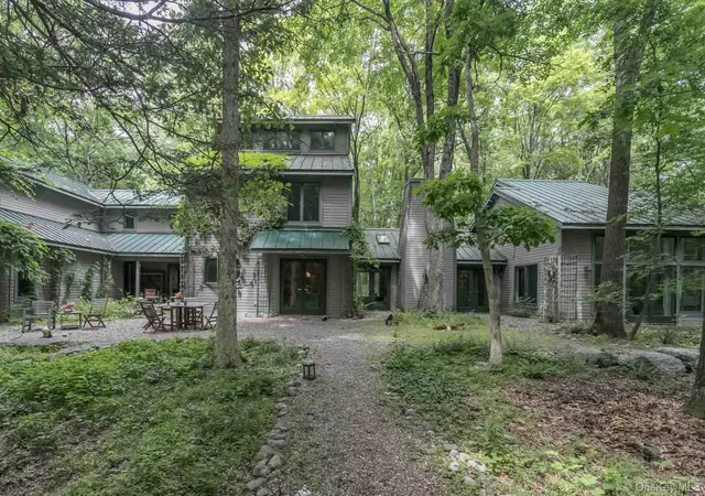 Homes for sale in Warwick (town), NY | 15 Cox Dr, Warwick (town), NY 10990 | MLS# 1020274