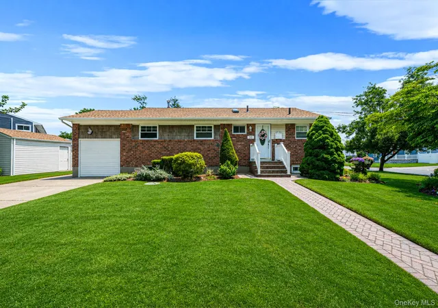 2nd image of 33 Wilshire Dr, North Babylon, NY 11703 | MLS# 1020284