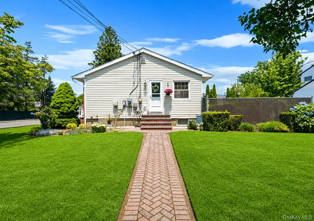 5th image of 33 Wilshire Dr, North Babylon, NY 11703 | MLS# 1020284