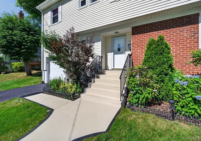 Homes for sale in Greenburgh, NY | 11 Oakridge Rd, Greenburgh, NY 10607 | MLS# 1020296