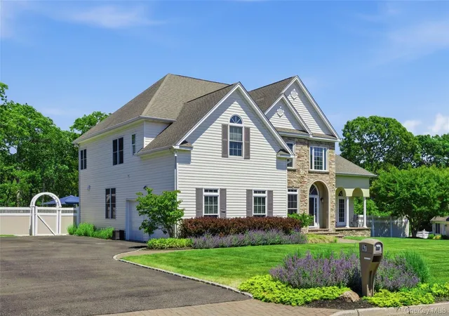 Photo 3 of Sale Pending at 47 Grassland Cir, Brookhaven, NY 11766 | MLS# 1020327 | Listing updated on 2026-09-12
