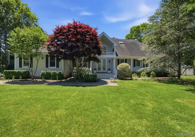 Homes for sale in Southampton, NY | 19 Cedarfield Ln, Southampton, NY 11977 | MLS# 1020331