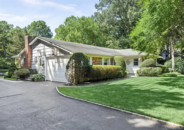 Photo 2 of Sale Pending at 315 Laurel Ln, Oyster Bay, NY 11791 | MLS# 1020332 | Listing updated on 2026-07-30