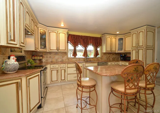 3rd image of 9 Woodbine St, Coram, NY 11727 | MLS# 1020356