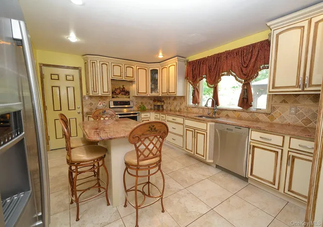 4th image of 9 Woodbine St, Coram, NY 11727 | MLS# 1020356