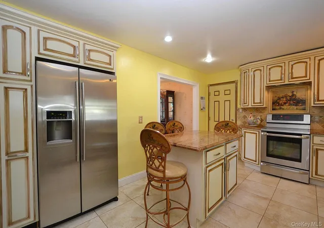 5th image of 9 Woodbine St, Coram, NY 11727 | MLS# 1020356