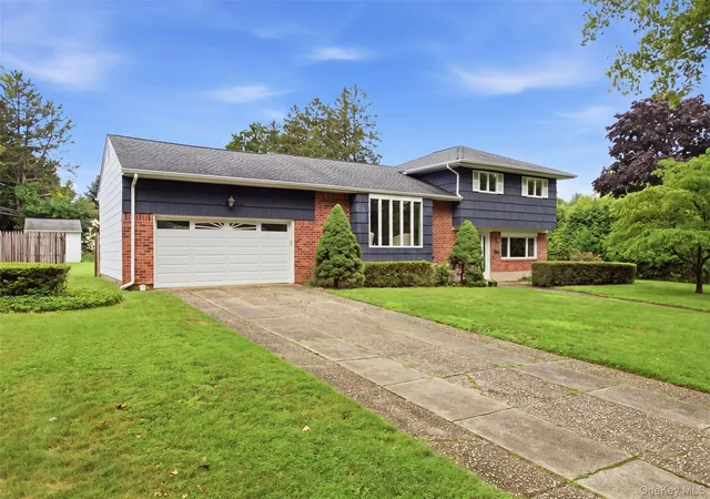 Photo 3 of Sale Pending at 36 Cherrywood Dr, Huntington, NY 11731 | MLS# 1020369 | Listing updated on 2026-08-28