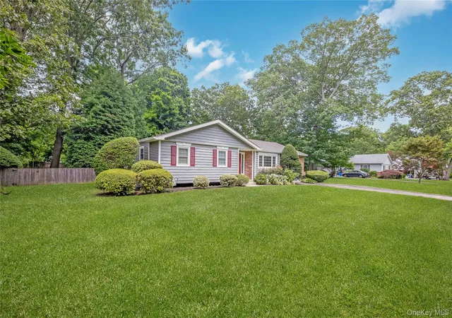 3rd image of 10 Udell Wy, Huntington, NY 11731 | MLS# 1020373