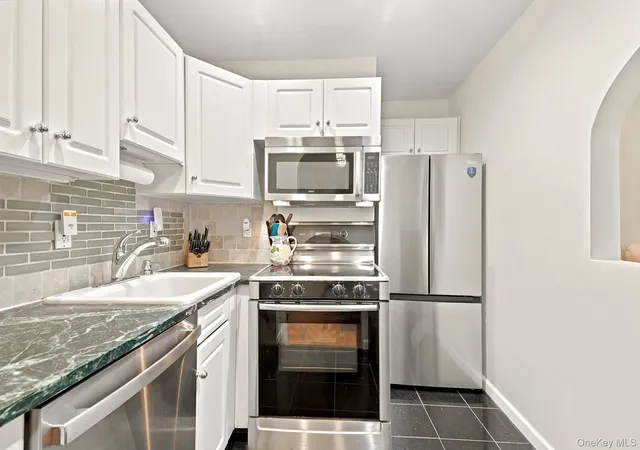 Homes for sale in Rye Town, NY | 910 Stuart Ave #2EF, Rye Town, NY 10543 | MLS# 1020374