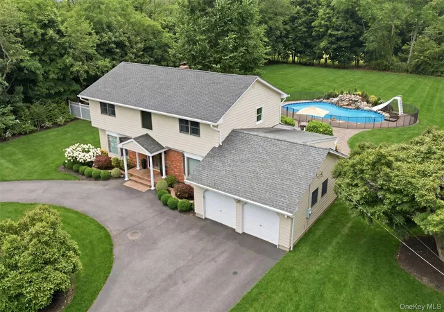 3rd image of 84 Meadow Glen Rd, Northport, NY 11768 | MLS# 1020375