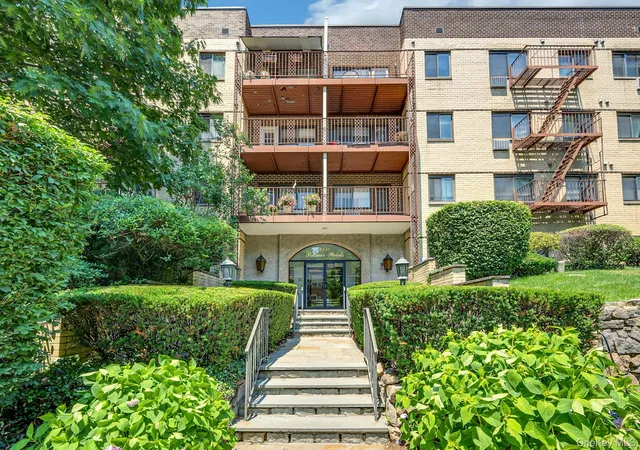 Homes for sale in New Rochelle, NY | 2221 Palmer Ave #3G, New Rochelle, NY 10801 | MLS# 1020380