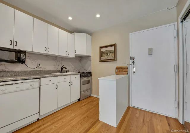 Homes for sale in New Rochelle, NY | 2221 Palmer Ave #3G, New Rochelle, NY 10801 | MLS# 1020380