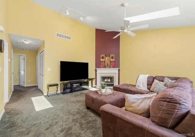 5th image of 407 Crystal Hill Ln, Poughkeepsie, NY 12603 | MLS# 1020400
